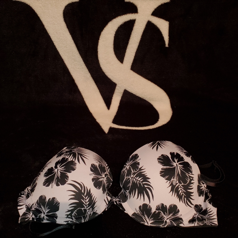 Victoria's Secret Pink Wear Everywhere Bra 32C